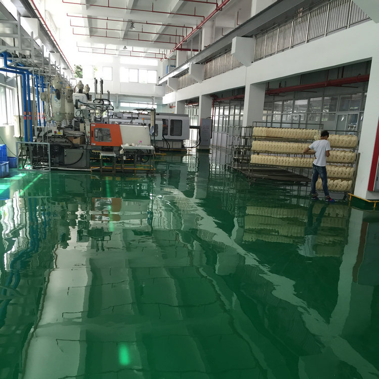 地坪漆廠家選擇廈門滄晟:為什么環氧地坪漆施工需要中涂層